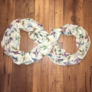NWOT Lightweight swallow infinity scarf -firm
